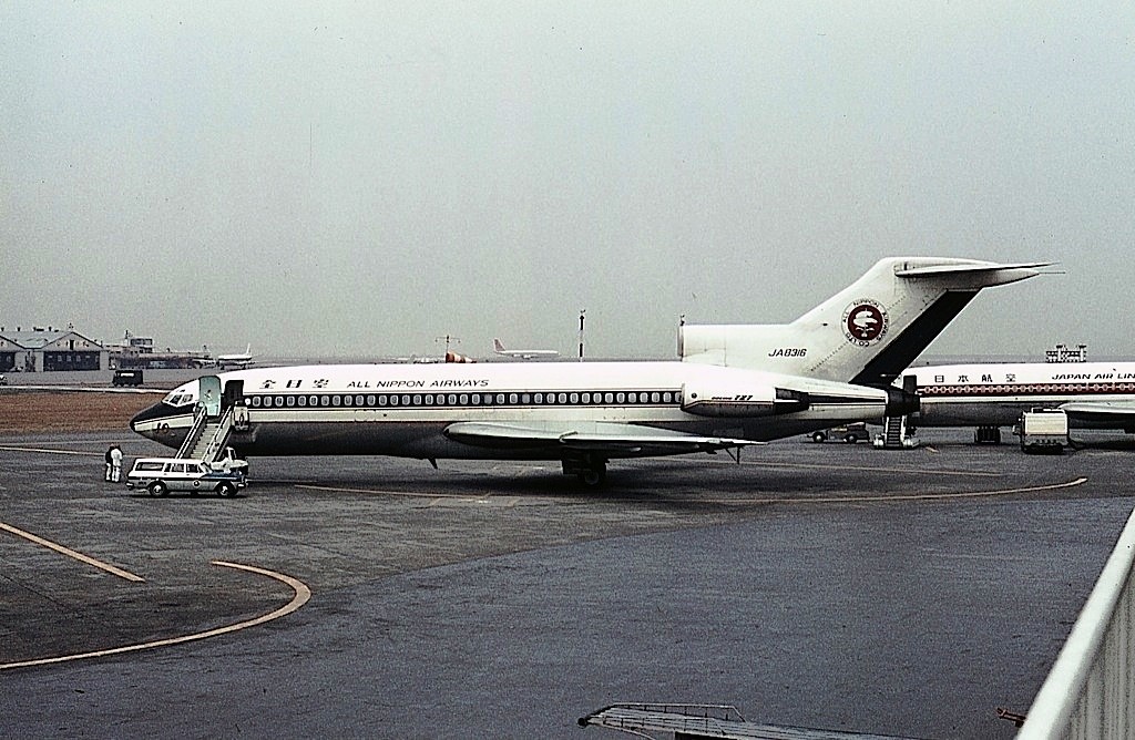 Boeing_727-81